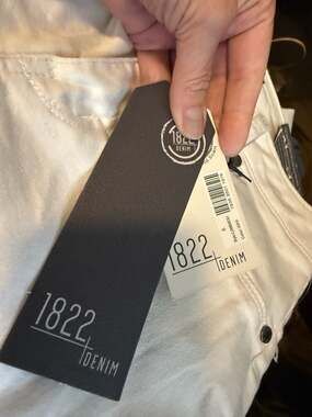 1822 Denim Women's White Capri Jeans Size 6